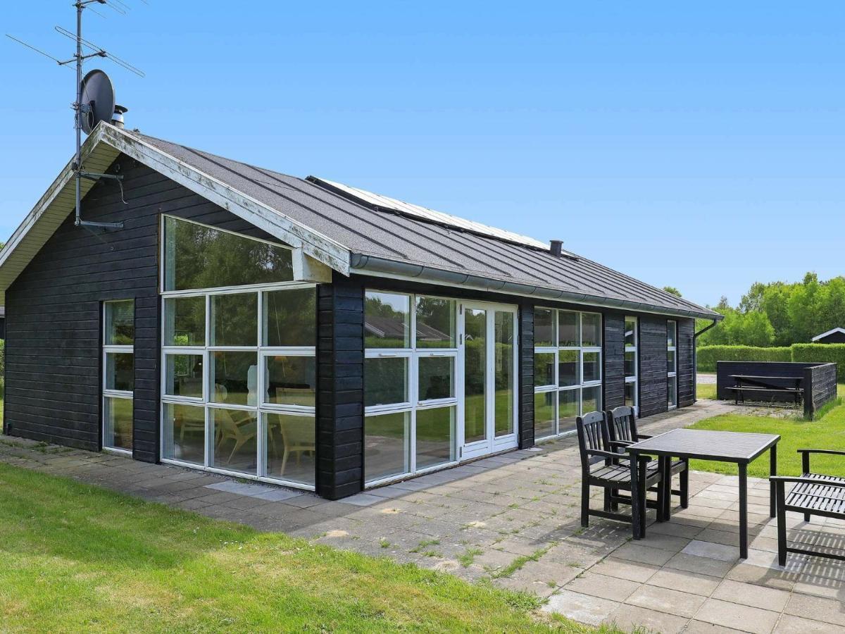 8 Person Holiday Home In Hals Exterior photo